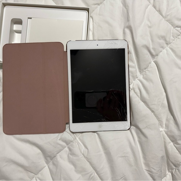 First generation Apple iPad Mini
Model: ipad md531ll/a
Cracked screen. - Picture 8 of 8